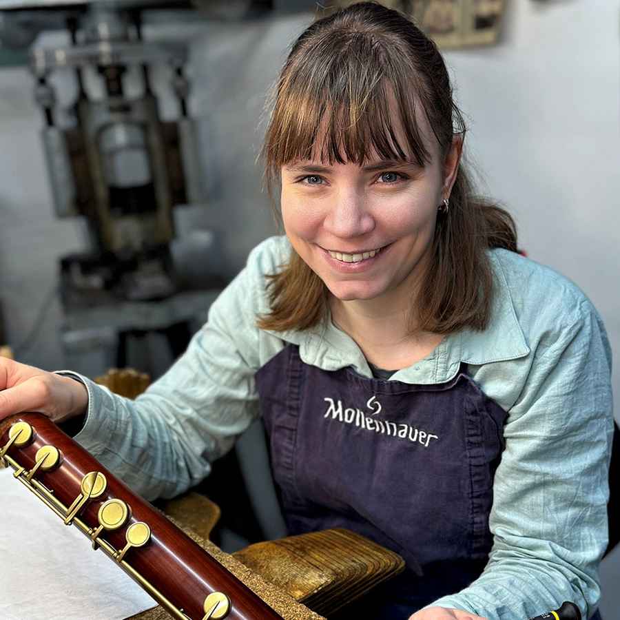 Lydia Littau arbeitet im Klappenbau