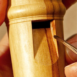 Oiling the side labium of a recorder