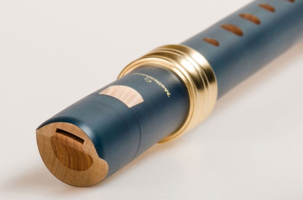 Adri´s Traumflöte Sopran c'', Birnbaum blau, barocke Griffweise mit Einzelloch (B-Ware)