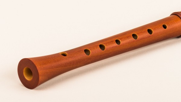 Kynseker Sopran c'', Ahorn dunkel gebeizt, barocke Griffweise mit Einzelloch (B-Ware)